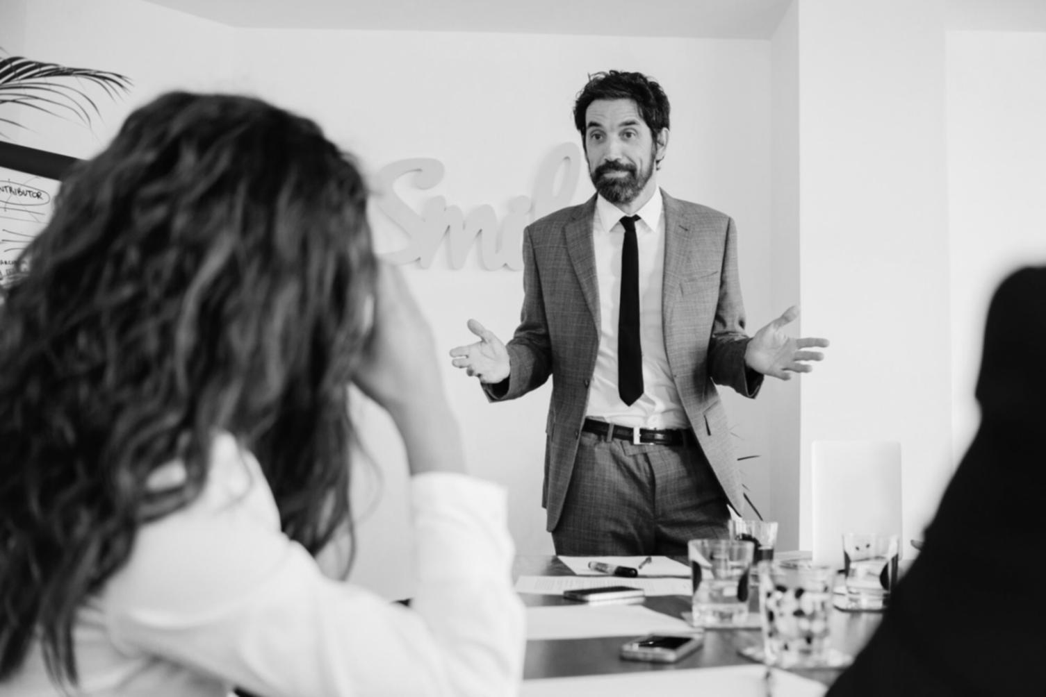 Équipe arapoteloapora travaillant en télétravail